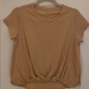 Lululemon cinched front EUC SIZE 6 tee